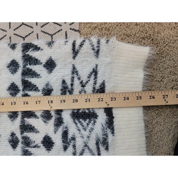 Maurices White Snowflake Eyelash Fuzzy Knit Pullover Sweater, sz Large - Picture 12 of 13